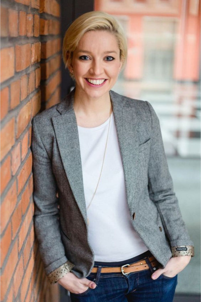 AI GENERATED CORPORATE HEADSHOTS – 5 PROFESSIONAL LOOKS